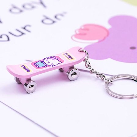 Sanrioed Cartoon Cute Skateboard Metal Cinnamoroll Kuromi Hello Kittys Kawaii Nøglering Zinklegering Skateboard Vedhæng Tilbehør (FMY)