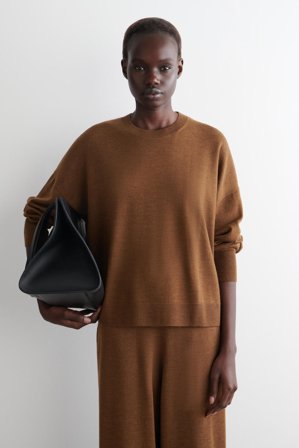 COS Women's Tröja I Merinoull Med Rund Hals in Brun