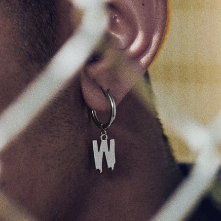 Fahrenheit | Pendiente de aro con colgante de W de acero fundido para hombres - Pendientes de aro con colgante