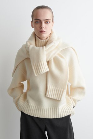 COS Chunky Cashmere Funnel-Neck Jumper in White - Women