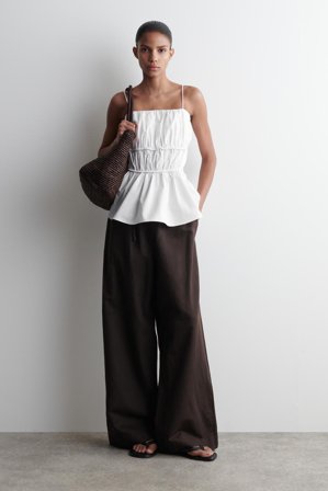 COS Bawełniana Bluzka Z Marszczeniami I Baskinką in Biały