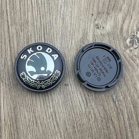 Sæt med 4 sorte hjulkapsler til Skoda 56 mm