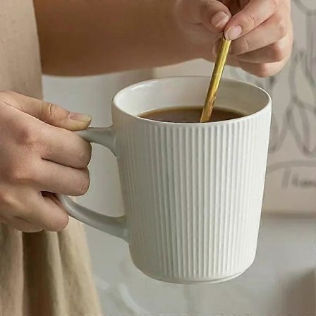 Nordisk Keramikkrus med Håndtag 500ml Mat Relief Mælk Kaffekop Ensfarvet Stribet Hjemmekontor Vandkop (Hvid)