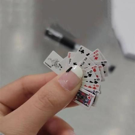 5 kpl hauskoja söpöjä minipelikortteja Pokeripelejä Superpieniä kortteja Spoof-lahjoja Matkalelejä Pilailuvälineitä
