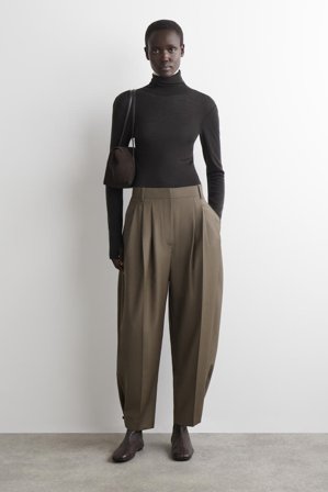 COS Femme Pantalon Barrel À Plis En Laine in Beige