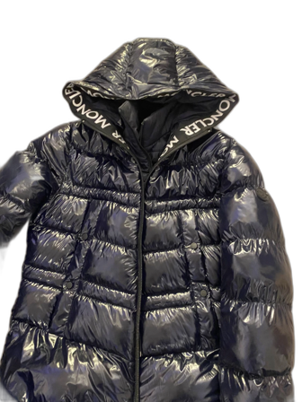 Svart Moncler vinterjacka med huva (M storlek)