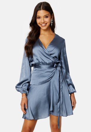 BUBBLEROOM Priya Satin Dress Blue Klær