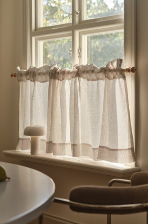 Jotex - Kafégardin i Bouclé Linbeige - BELLA - Kjøp Gardinkapper hos Jotex