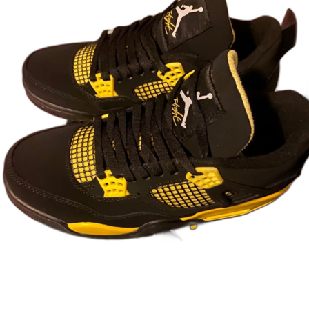 Nike Air Jordans i svart och gul