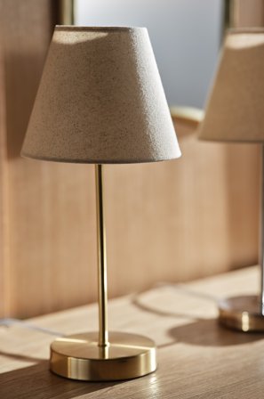 Jotex - LASSE bordlampe i messing med 2-pakk Lin beige/messing - Kjøp Bordlamper hos Jotex