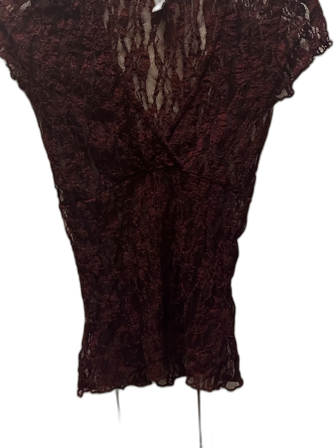 Vinröd spetsblus från Nelly XS