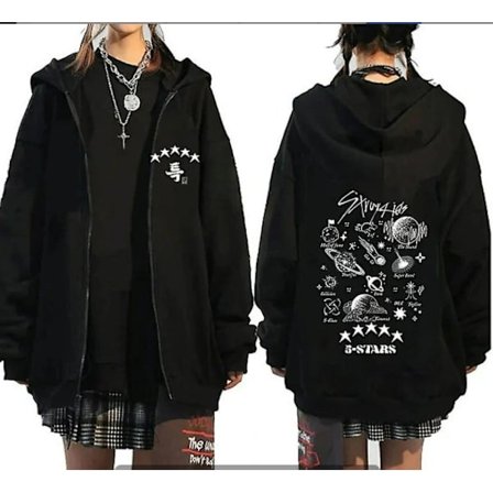 Stray Kids -laulajaryhmän painettu huppari