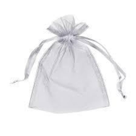 10 st. Handsydda Vita organza påsar c:a 7 x9 cm.