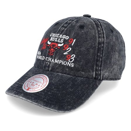 Mitchell & Ness - NBA Black unconstructed Czapka Z Daszkiem - Chicago Bulls Stone Washed Champions Black Dad Cap @ Hatstore