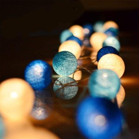 Strengelys med bomullsballer, batteridrevet (blå) - 3,8 m, 20 LED-lys