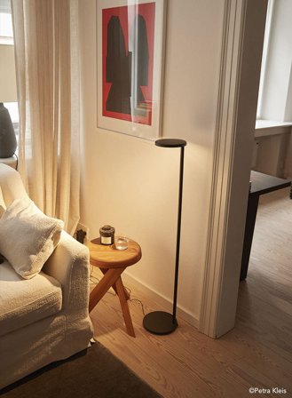 Oblique gulvlampe H107 - antrasitt