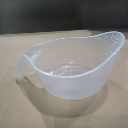 Multifunksjonell rengjørings- og filtreringskurv - Utstyrt med håndtak, er denne innovative plastsil designet for frukt og grønnsaker