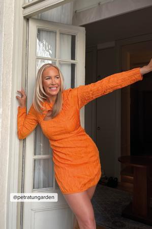 NA-KD Trend Robe mini structurée à découpes - Robes à volants - Orange - EU 34