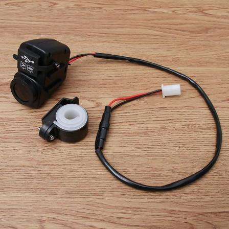 Uttag för motorcykel USB-uttag Motor USB-laddare Motorcykel USB-panel Svart 6,8 * 3,4 cm Black 6.8*3.4cm