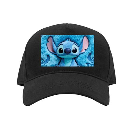 Kasket Blå Stitch-plyssjfigur med store ører og broderede detaljer, siddende mod et gentaget mønster i matchende blå nuancer
