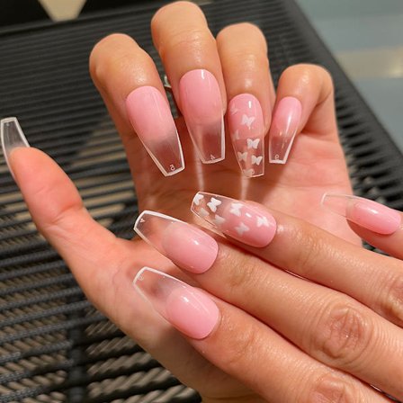 Långa tryck på naglar kista falska naglar franska akrylnaglar med fjärilsdesign rosa nagelglans naglar 24 st/set