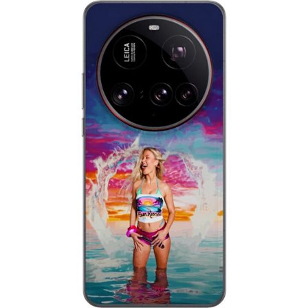 Kompatibelt Mobildeksel til Xiaomi 15 Ultra Blond kvinne i fargerik strandantrekk som leker i havet ved solnedgang
