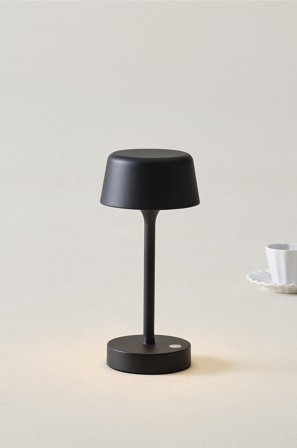 Jotex - LEDA bærbar lampe Svart - Kjøp Bordlamper hos Jotex