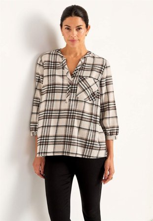 Cellbes of Sweden - Bluse i flonel med brystlomme i beige / ternet til damer i størrelse 54/56