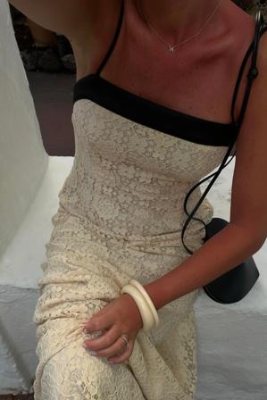 Amalie Star x NA-KD Robe longue en dentelle avec bande - Robes de cérémonie - Beige - EU 36