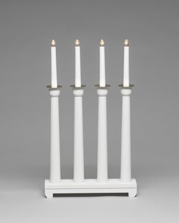 Adventslysestake Mickan med messingdetaljer Hvit