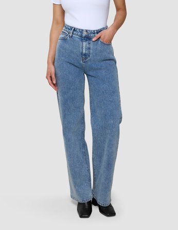 Shaping New Tomorrow - Dam - Jeans - Snow Blue Wash - Relaxed Fit - Storlek 27/28