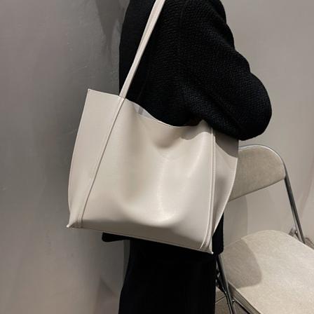 Suurikokoinen Retro-laukku Naisille 2023 Uusi Tyyli Olkalaukku Trendik s Suuri Laukku Korkealaatuinen Yksiv rinen Kokonaisuus E-laukku Creamy-White