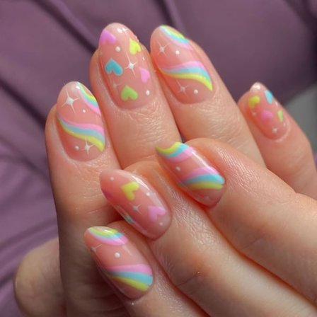 Valentinsdag Tryk-På-Negle Medium Mandel Falske Negle Nudde Pink Med Farvet Hjertedesign Falske Negle Glatte Akrylnegle