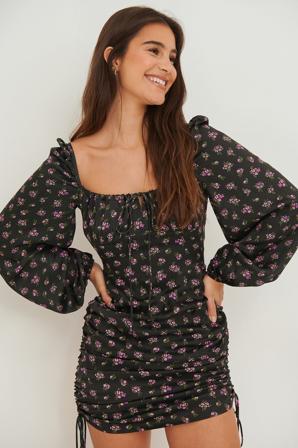 NA-KD Party Robe en satin avec cordon de serrage sur les côtés - Robes de fête - Flower - EU 36