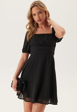 Bubbleroom - Square Neck S/S Georgette Dress - Black - Kläder