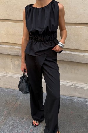 Lydia Tomlinson x NA-KD - Dressbukse med asymmetriske detaljer - Vide bukser - Svart - EU 36