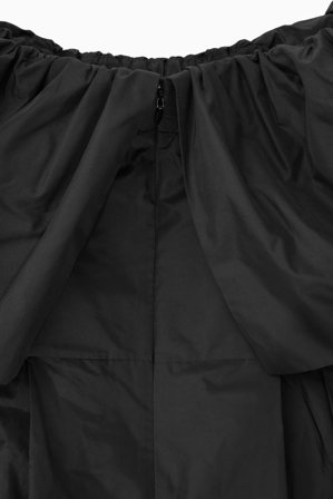 COS Obszerna Sukienka Mini Odsłaniająca Ramiona in Czarny