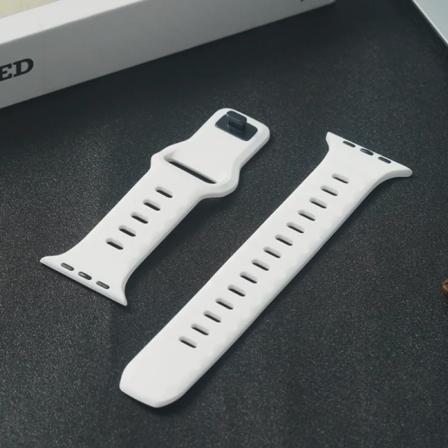 Sportband för Apple Watch Ultra 9 8 7 6 SE 5 Mjuk silikon Lättviktsarmbandsrem för iWatch 38MM 40MM 42MM 44MM 45MM 49MM White 38 or 40 or 41mm