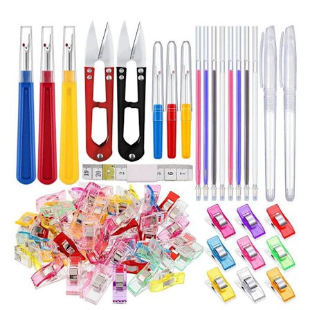 Et 30-delt sytilbehørssæt, inklusive quiltclips, et målebånd, saks...