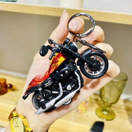 IC Creative Cool Mini Simulering Motorcykel Nyckelring Tecknad Nyckel C Röd