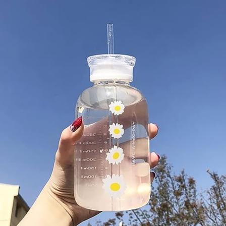 450ml Melkjuice Søt Vannflaske med Skala 2 Lopp Små Daisy Matt Bærbar Transparent Vannkopp Grasflasker Kreativ Praktisk Kopp(Fire Blomst)