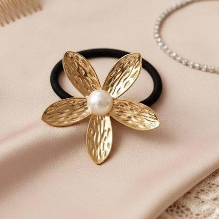 Elastisk Casual Anemon Blomma av Opalen Perlad Guld Svart / Guld