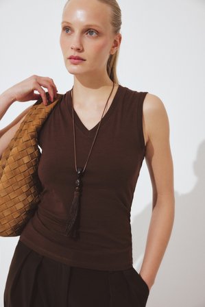 NA-KD - Ermeløs topp med V-hals - Basic topper - Brun - M