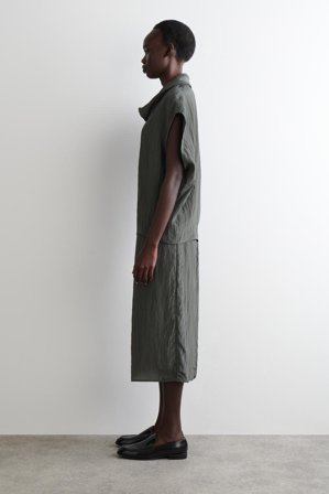 COS Femme Haut En Satin Froissé in Gris