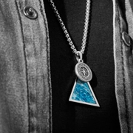 Orisun | Collier argenté à pendentif en triangle et acier inoxydable avec pierre d'apatite pour hommes - Chaînes en acier - pour Hommes - Arkai