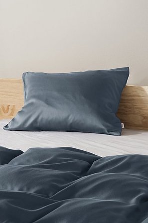 Jotex - Pudebetræk i Satin Gråblå - NOELA - Køb Pudebetræk hos Jotex