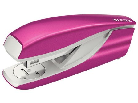 Leitz Häftapparat 5502 30ark WOW cerise - Lyreco - Kontorsmaterial - Till skrivbordet - Häftapparater - Manuella