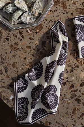 Jotex - Serviett 2-pakke svart/beige - SHELLY - Kjøp Servietter hos Jotex