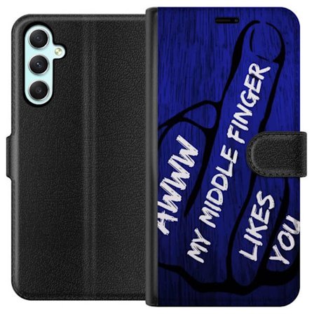 Kompatibelt Lommeboketui til Samsung Galaxy A34 Mørk typografisk illustrasjon med hjerteform og budskap om vennskap mot dyp blå tretekstur