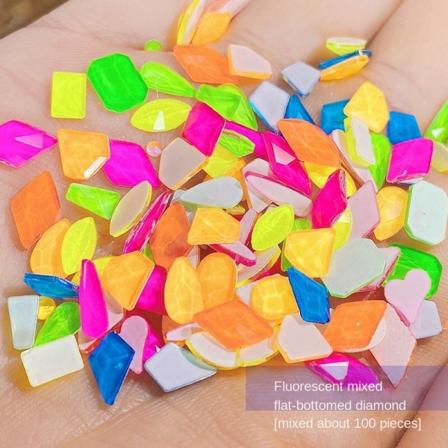Negledekorationer til neglekunst blandet negleornament Aurora Phantom Fancy Shape diamanter over diamant-klistermærke Fluorescent mixed 100 pcs